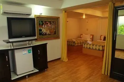 Ratchaphruek Chomtong โรงแรม *